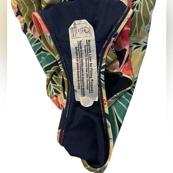 Hurley NWT One Piece UPF 50+ Protection Swimsuit Size Small Women Beach Resort - Picture 5 of 11